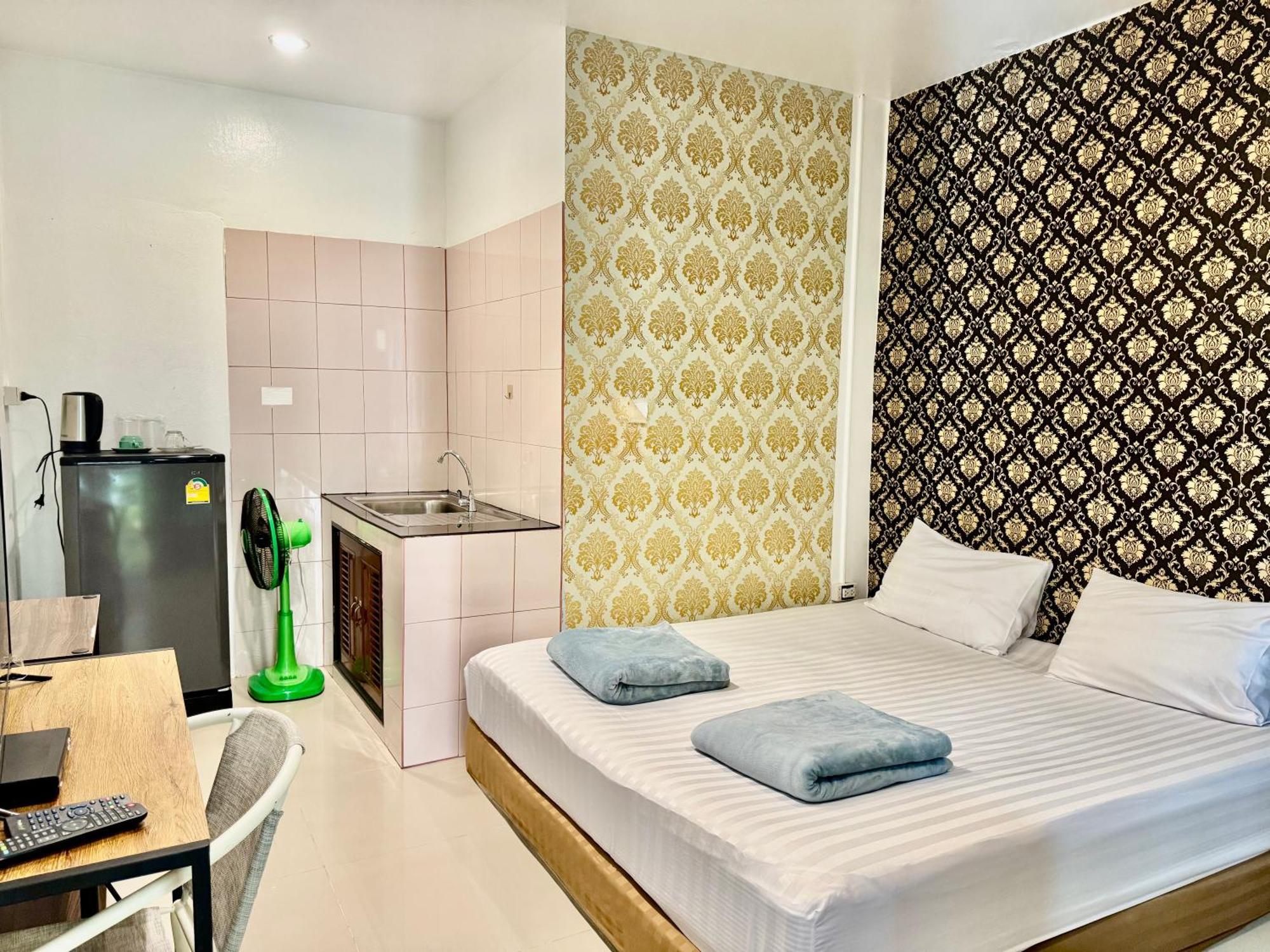 Golf House Hotel Nai Yang Bagian luar foto